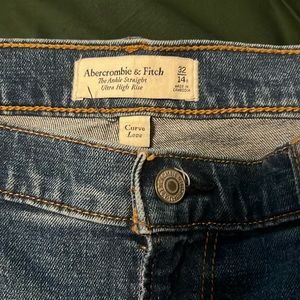 Abercrombie &Fitch Ankle Straight Ultra High Rise Jeans